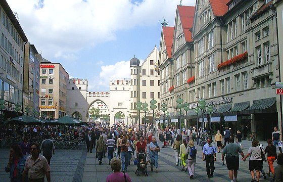 Fussgaengerzone Stachus-Marienplatz