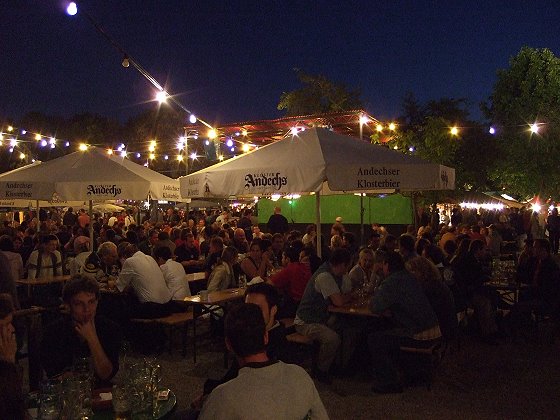 Biergarten auf dem Sommer-Tollwood