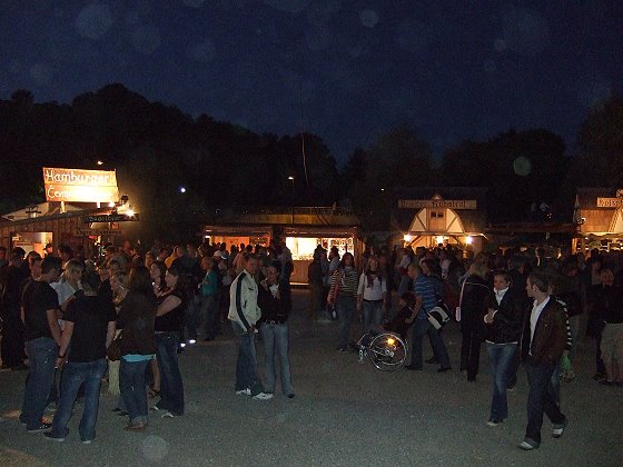 Nachts auf dem Sommer-Tollwood